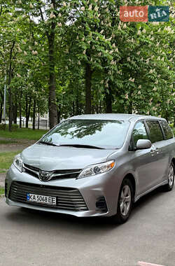 Мінівен Toyota Sienna 2018 в Києві