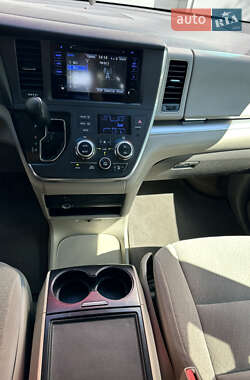 Минивэн Toyota Sienna 2015 в 