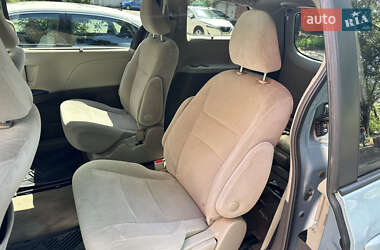Минивэн Toyota Sienna 2015 в 