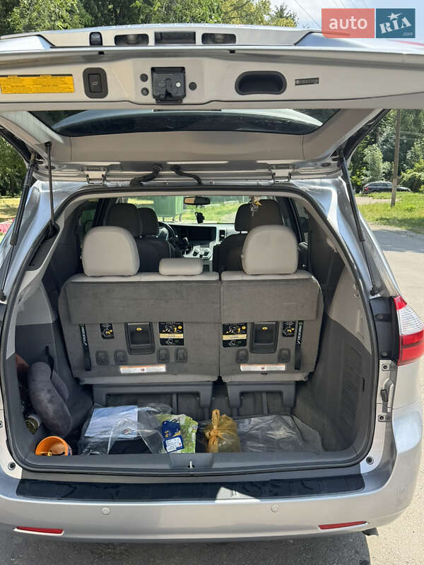 Минивэн Toyota Sienna 2014 в Виннице
