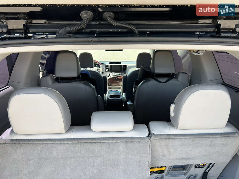 Мінівен Toyota Sienna 2014 в Ковелі