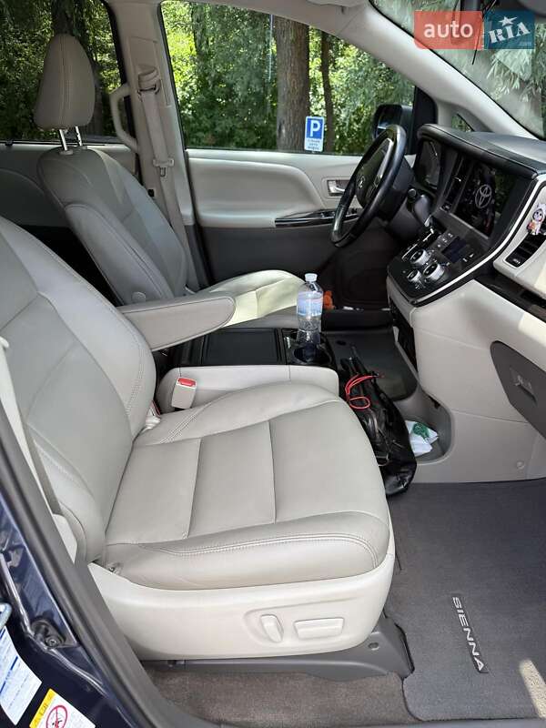 Мінівен Toyota Sienna 2018 в Хмельницькому