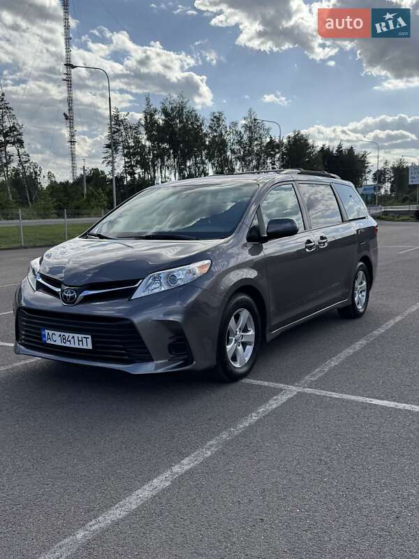 Toyota Sienna 2019