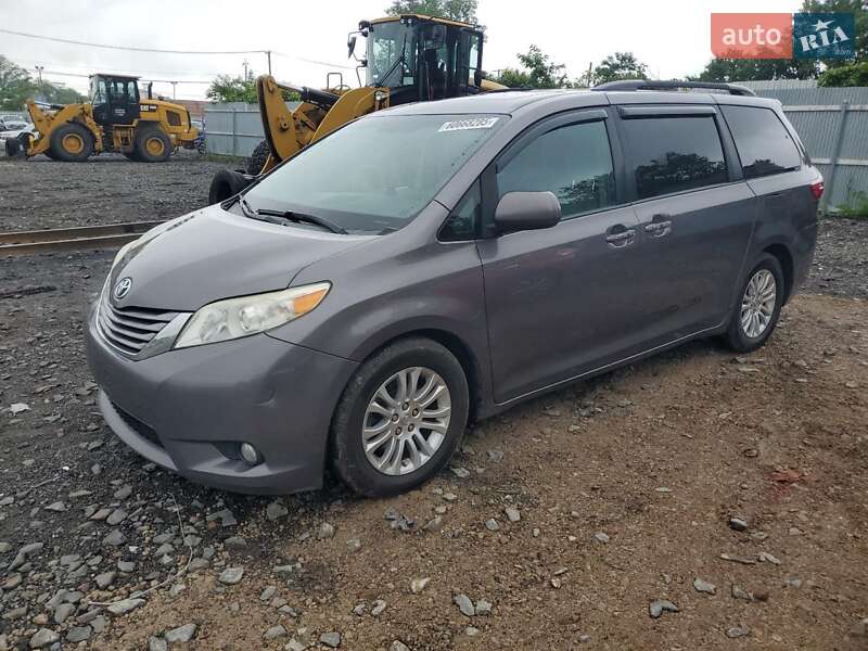 Toyota Sienna 2015