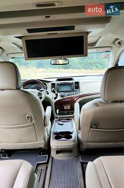 Мінівен Toyota Sienna 2013 в Дніпрі