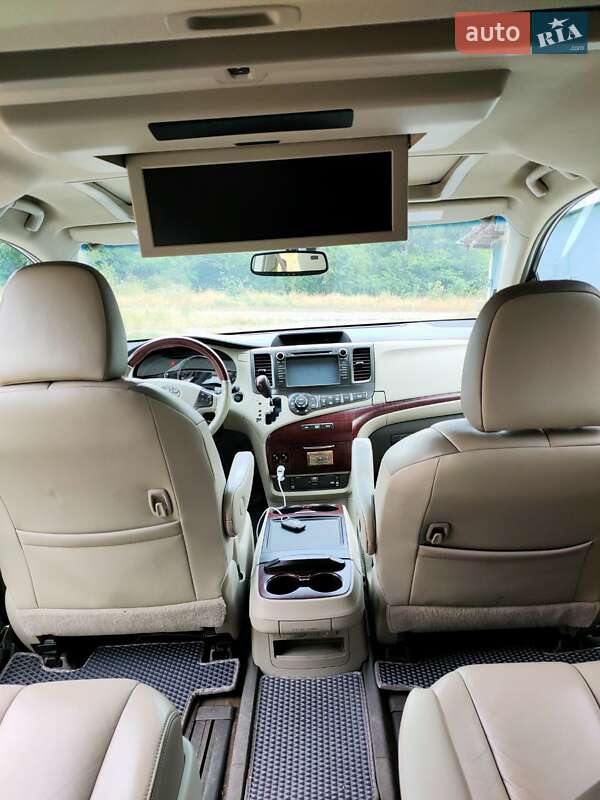 Мінівен Toyota Sienna 2013 в Дніпрі