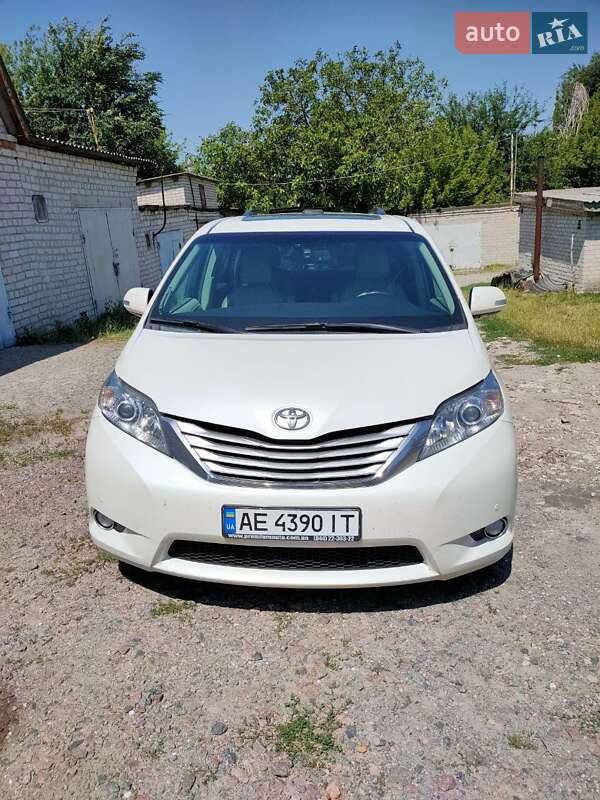 Toyota Sienna 2013