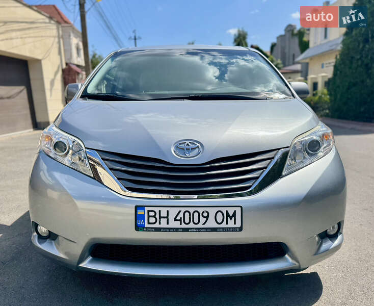 Мінівен Toyota Sienna 2013 в Одесі
