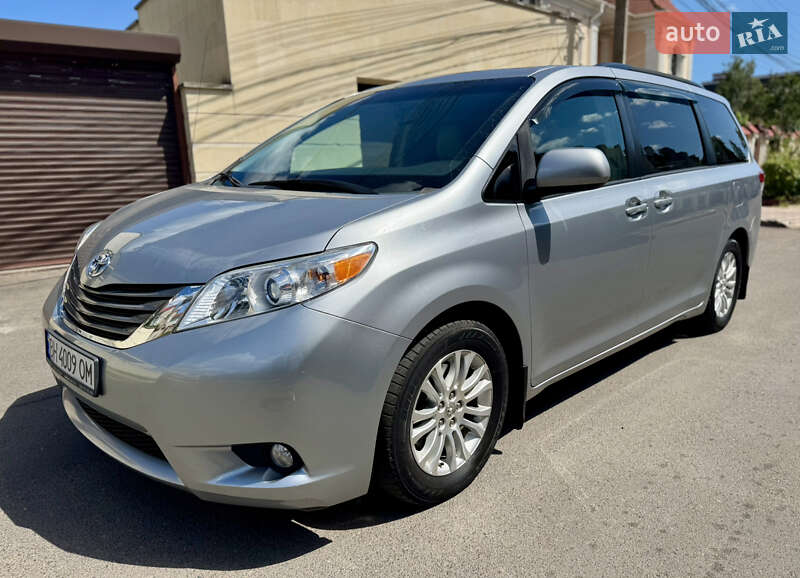 Мінівен Toyota Sienna 2013 в Одесі