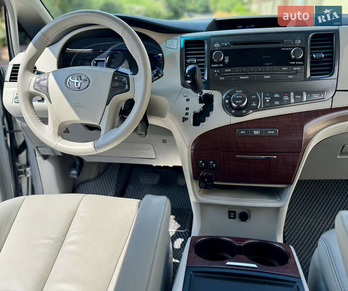 Мінівен Toyota Sienna 2013 в Одесі