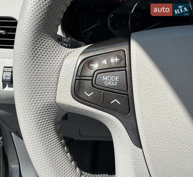 Мінівен Toyota Sienna 2013 в Одесі