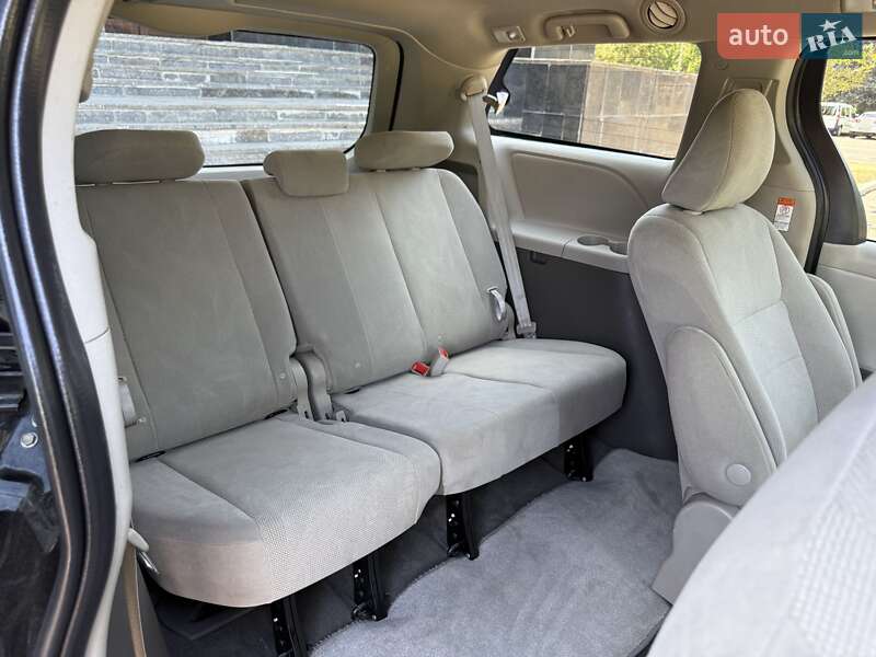 Минивэн Toyota Sienna 2019 в Черноморске