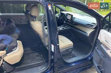 Минивэн Toyota Sienna 2021 в 