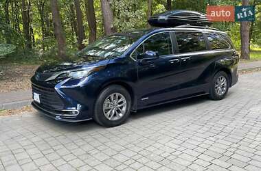 Минивэн Toyota Sienna 2021 в 