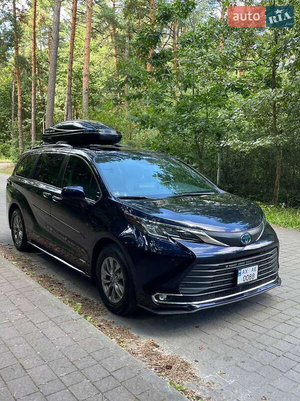 Минивэн Toyota Sienna 2021 в 