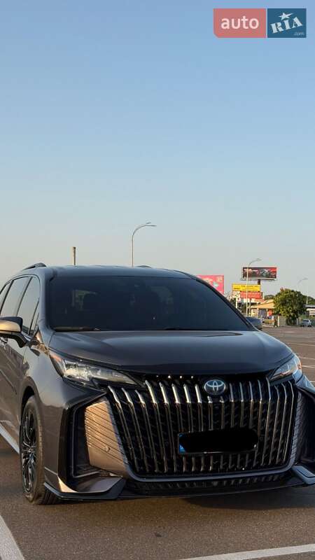 Мінівен Toyota Sienna 2022 в Одесі