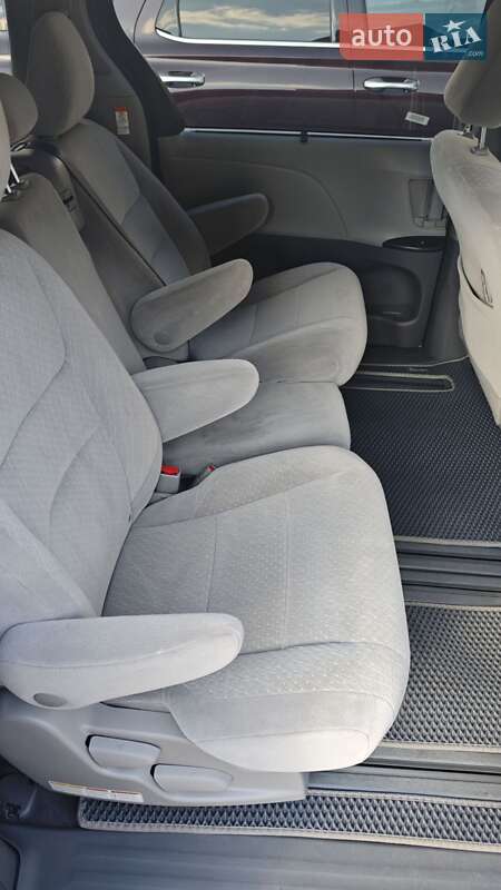 Мінівен Toyota Sienna 2019 в Тернополі