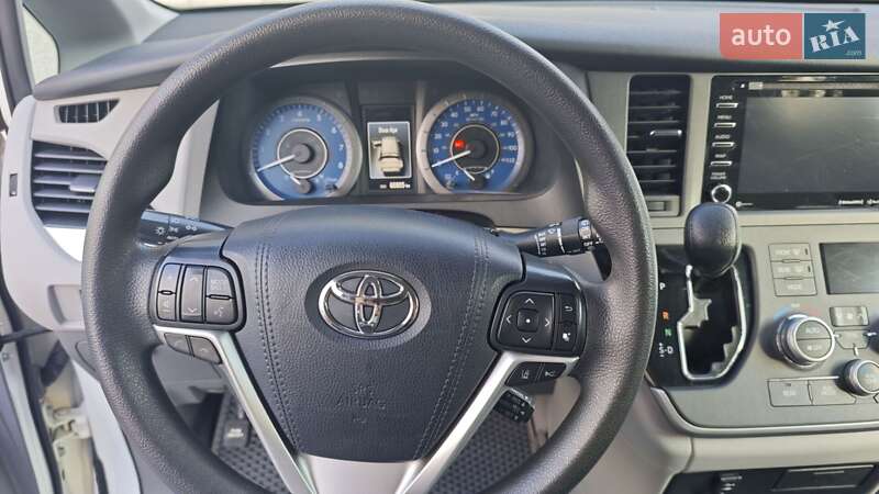 Мінівен Toyota Sienna 2019 в Тернополі