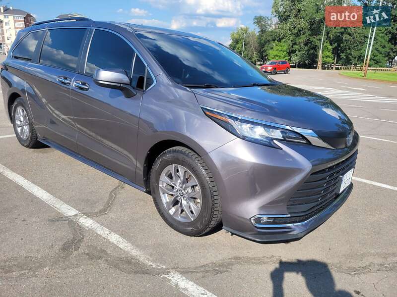 Мінівен Toyota Sienna 2022 в Києві