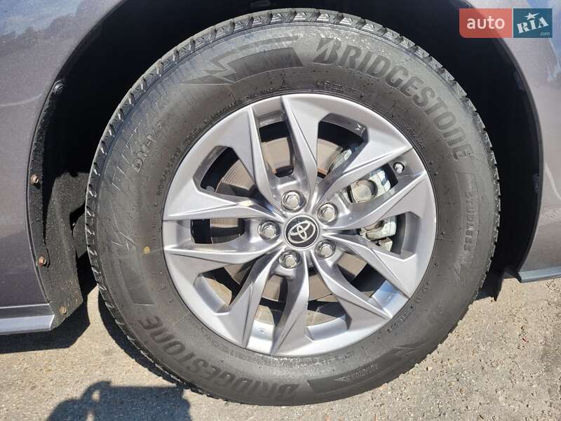 Мінівен Toyota Sienna 2022 в Києві