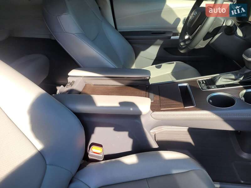 Мінівен Toyota Sienna 2022 в Києві