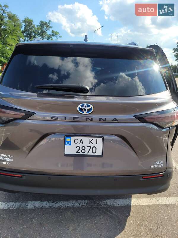 Мінівен Toyota Sienna 2022 в Києві