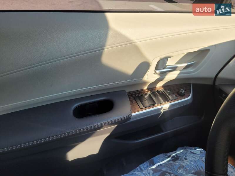 Мінівен Toyota Sienna 2022 в Києві