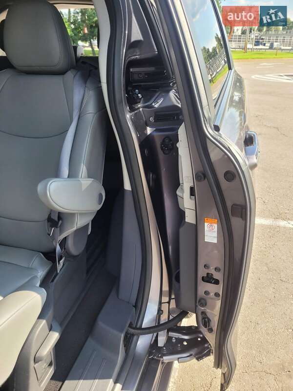 Мінівен Toyota Sienna 2022 в Києві