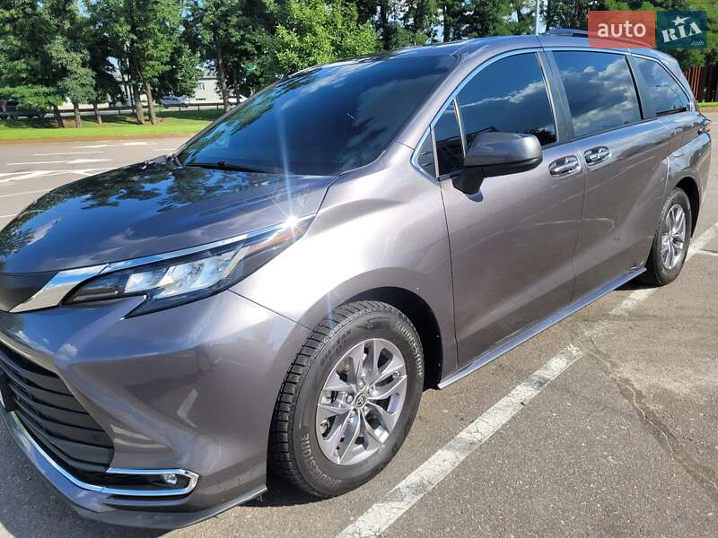 Мінівен Toyota Sienna 2022 в Києві