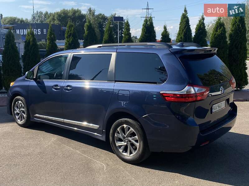 Минивэн Toyota Sienna 2018 в Киеве фото 5 Минивэн Toyota Sienna 2018 в Киеве