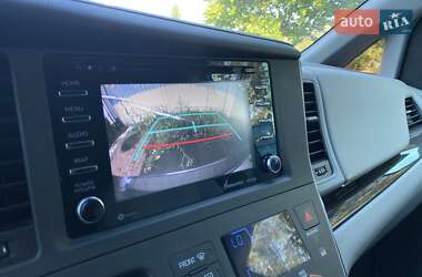 Мінівен Toyota Sienna 2018 в Києві