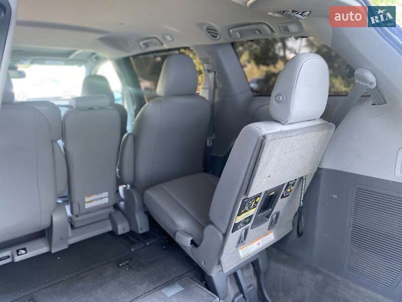 Минивэн Toyota Sienna 2018 в Киеве фото 24 Минивэн Toyota Sienna 2018 в Киеве