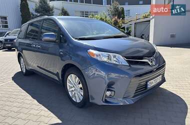 Минивэн Toyota Sienna 2017 в Одессе