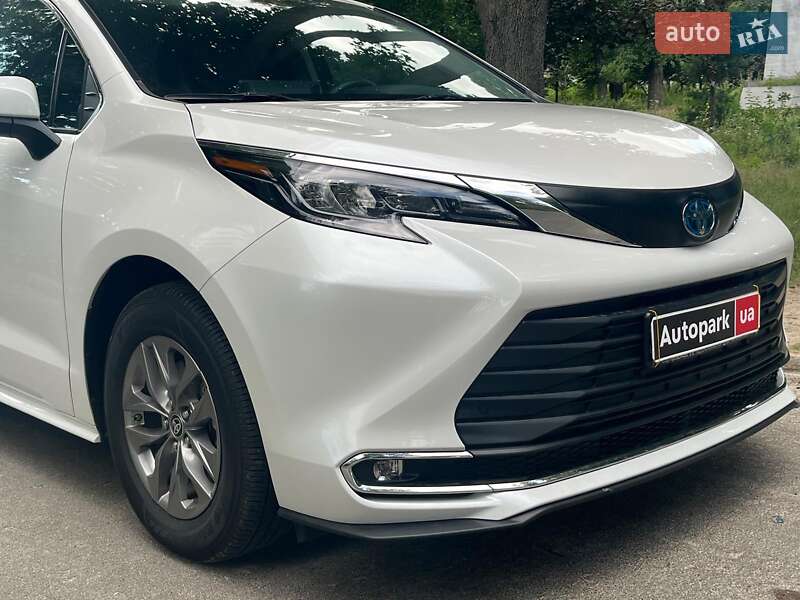 Мінівен Toyota Sienna 2023 в Києві