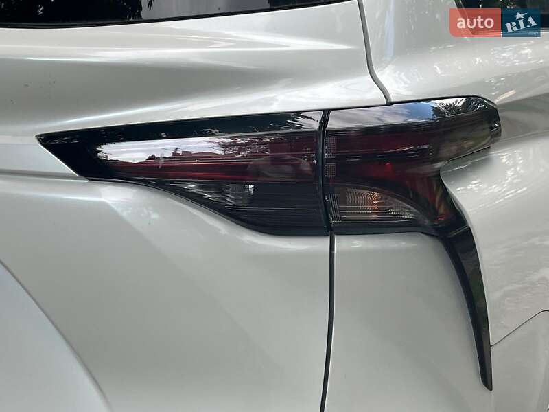 Мінівен Toyota Sienna 2023 в Києві