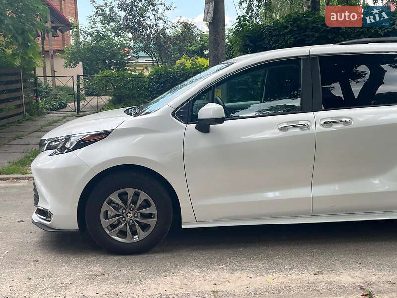 Мінівен Toyota Sienna 2023 в Києві