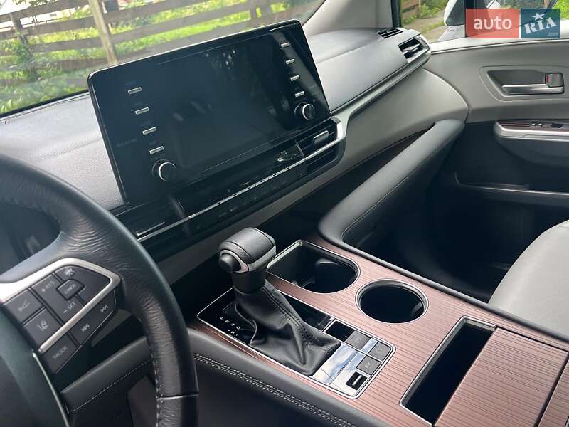 Мінівен Toyota Sienna 2023 в Києві