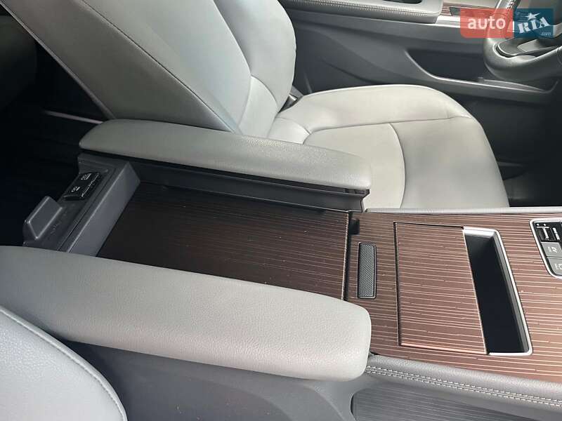 Мінівен Toyota Sienna 2023 в Києві