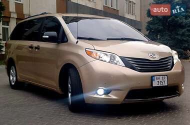 Мінівен Toyota Sienna 2010 в Одесі