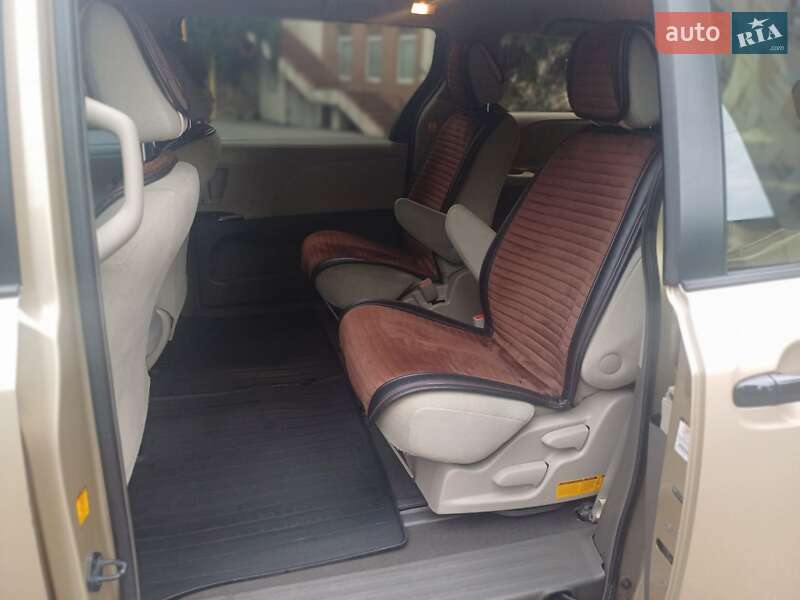 Мінівен Toyota Sienna 2010 в Одесі