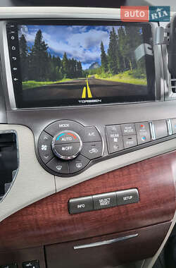 Мінівен Toyota Sienna 2011 в Рівному