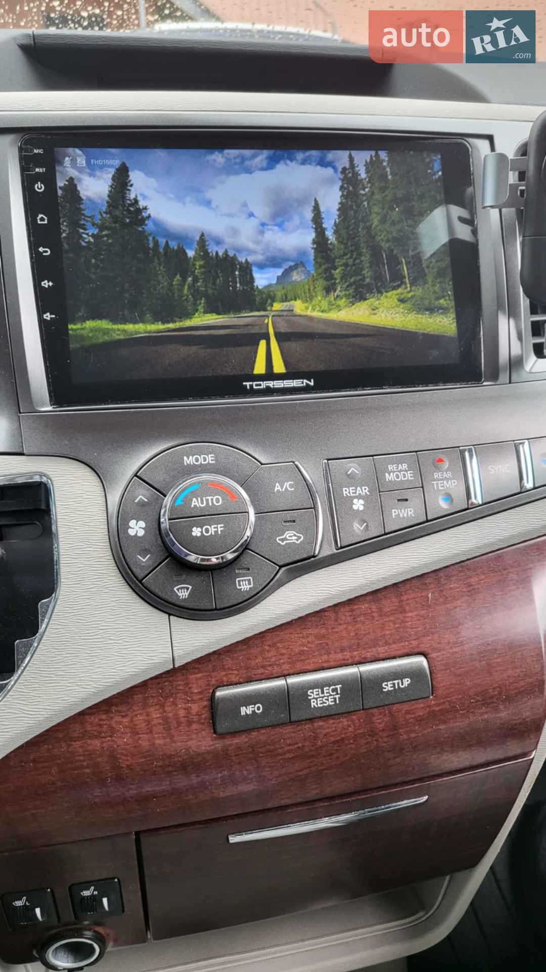 2011 Toyota Sienna - мініатюра 13