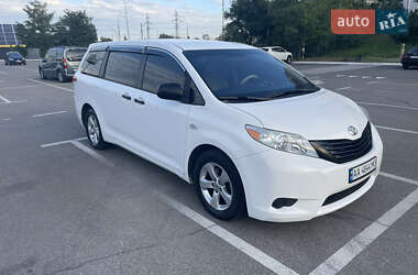 Минивэн Toyota Sienna 2014 в Киеве