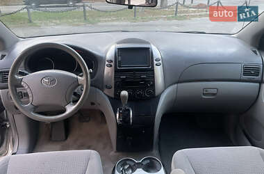 Минивэн Toyota Sienna 2006 в 