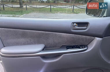 Минивэн Toyota Sienna 2006 в 