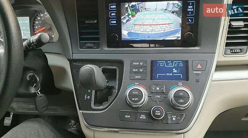 Минивэн Toyota Sienna 2016 в Львове