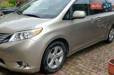 Минивэн Toyota Sienna 2016 в Львове