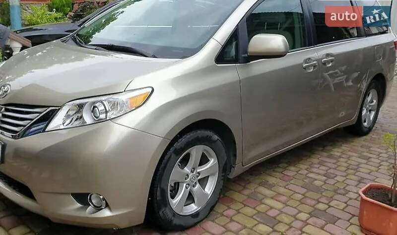 Минивэн Toyota Sienna 2016 в Львове