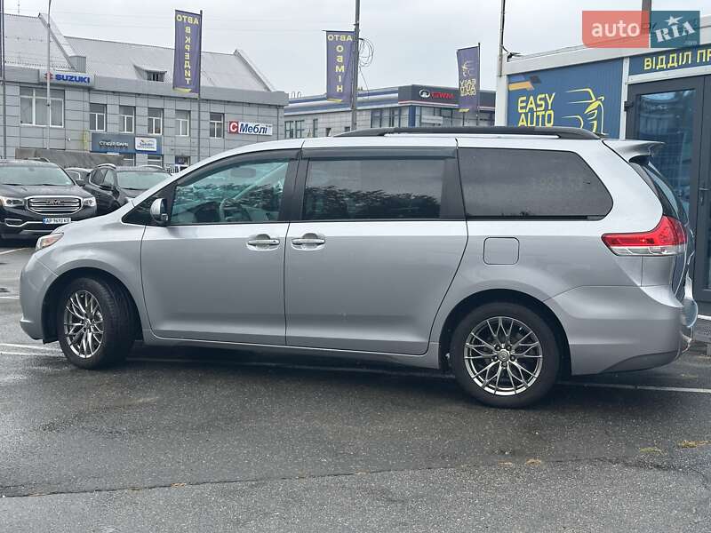Минивэн Toyota Sienna 2012 в Киеве