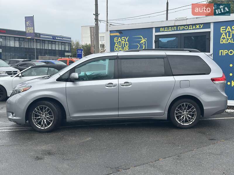 Минивэн Toyota Sienna 2012 в Киеве